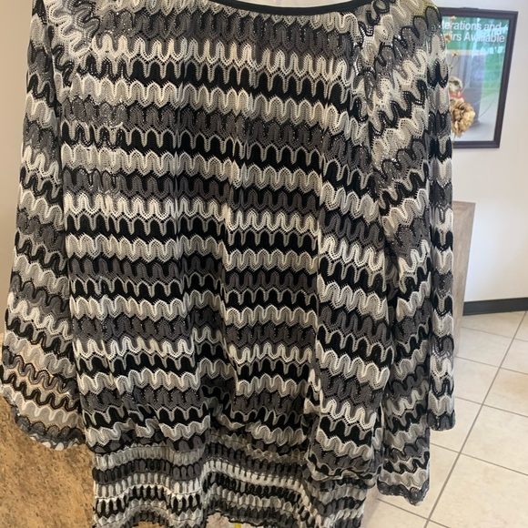 Ladies blouse - Picture 2 of 4